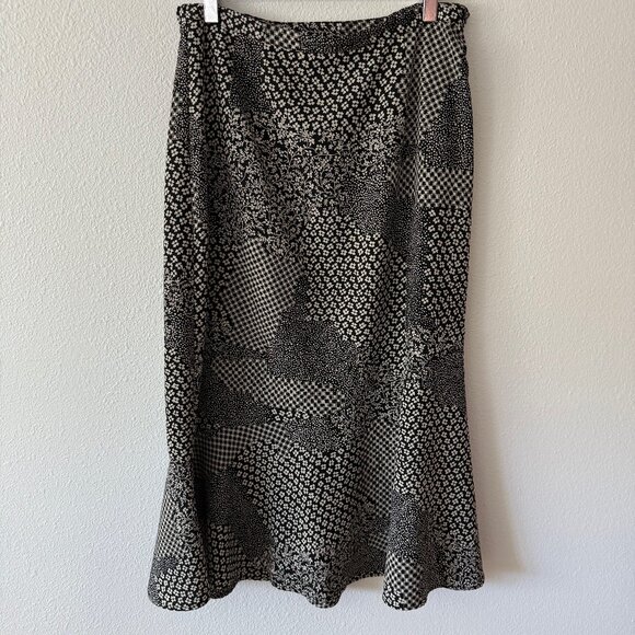 Sag Harbor Patchwork Flared Black Cream Ruffle‎ Hem Skirt Size 12P - Picture 1 of 6
